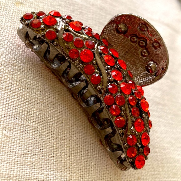 Gorgeous Cara N.Y crystal hair claw.  Nordstrom’s. NWOT. - Picture 3 of 3